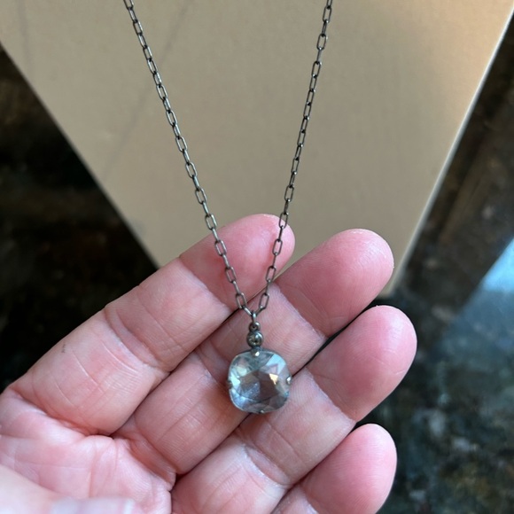 Blue necklace and earring set. Blue colored gems with tiny diamond like stones - Picture 6 of 8